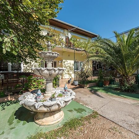 Apartments And Rooms Dragica Starigrad Paklenica Bagian luar foto