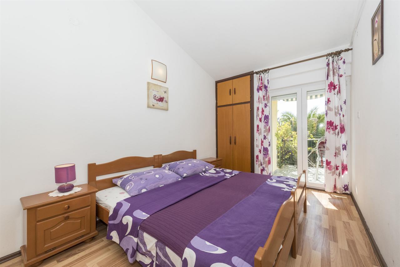 Apartments And Rooms Dragica Starigrad Paklenica Bagian luar foto