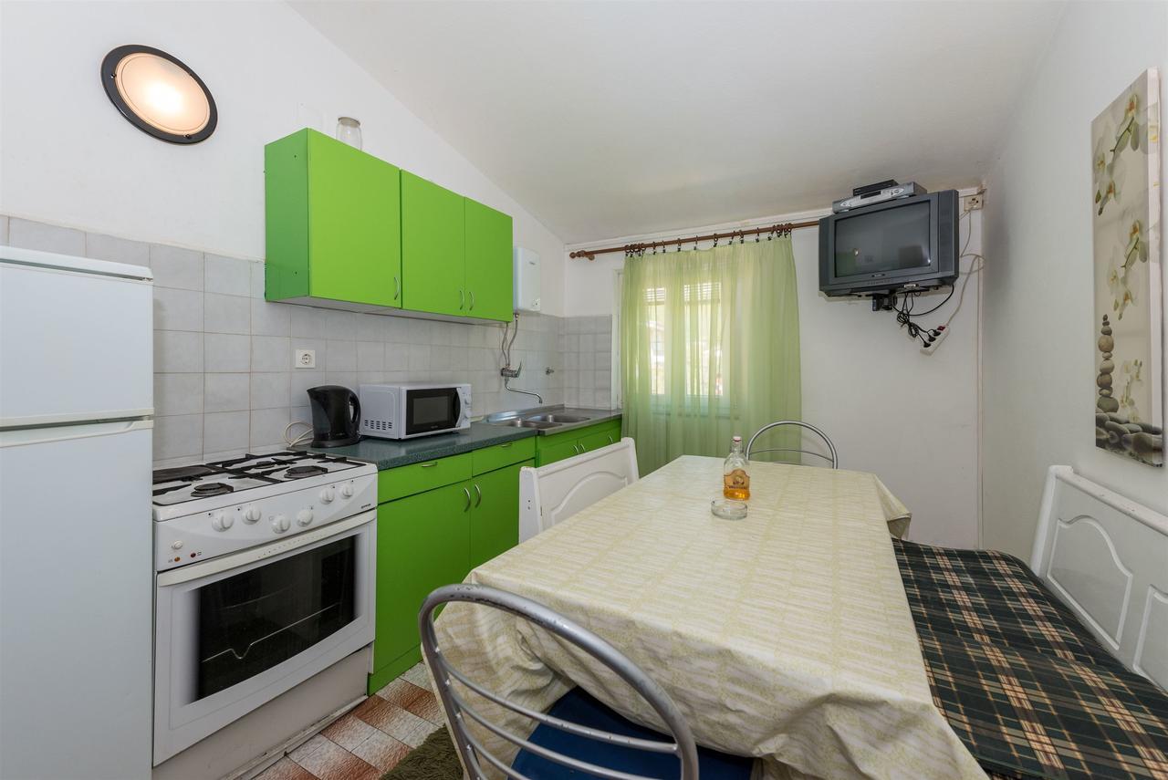 Apartments And Rooms Dragica Starigrad Paklenica Bagian luar foto