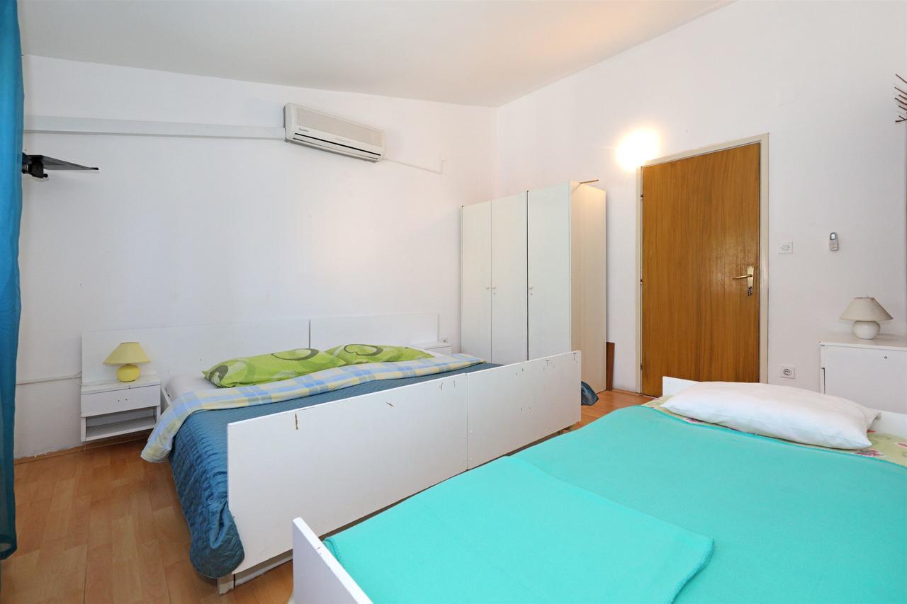 Apartments And Rooms Dragica Starigrad Paklenica Bagian luar foto