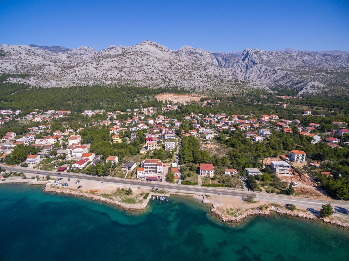 Apartments And Rooms Dragica Starigrad Paklenica Bagian luar foto