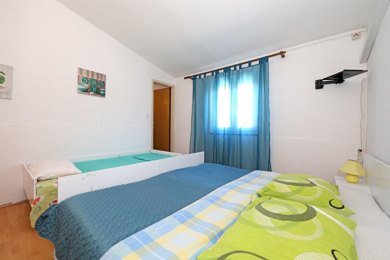 Apartments And Rooms Dragica Starigrad Paklenica Bagian luar foto