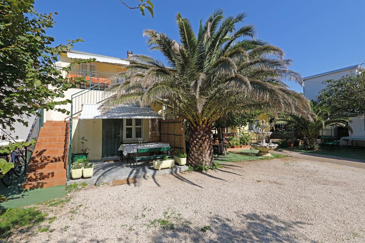 Apartments And Rooms Dragica Starigrad Paklenica Bagian luar foto