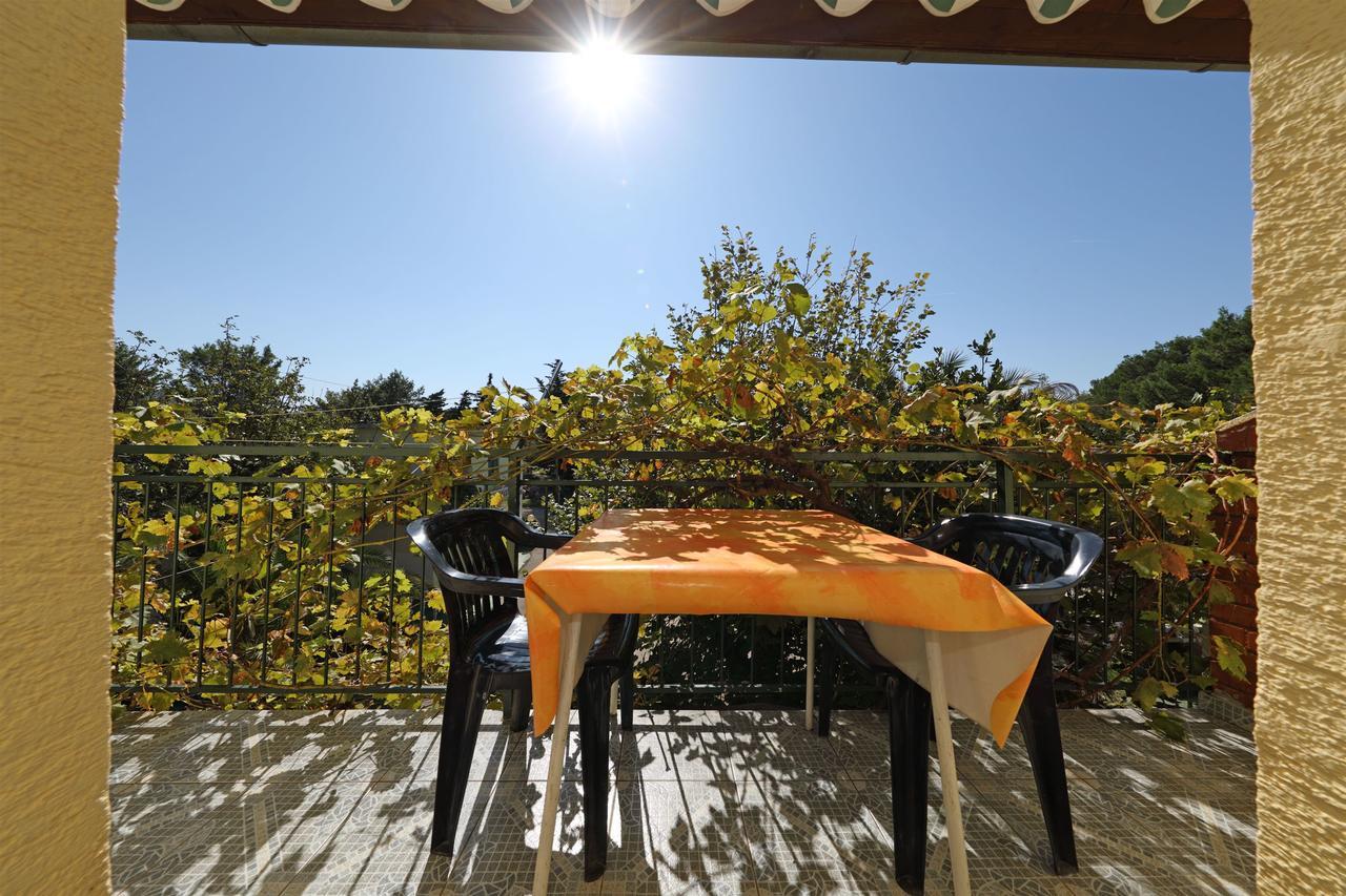 Apartments And Rooms Dragica Starigrad Paklenica Bagian luar foto
