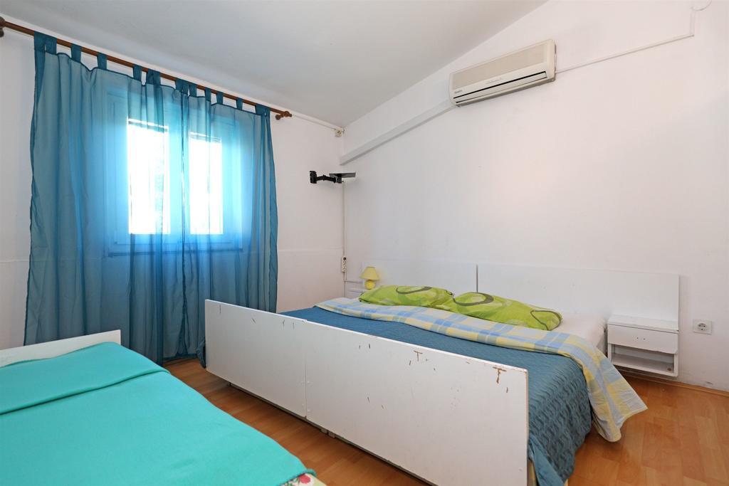 Apartments And Rooms Dragica Starigrad Paklenica Bagian luar foto