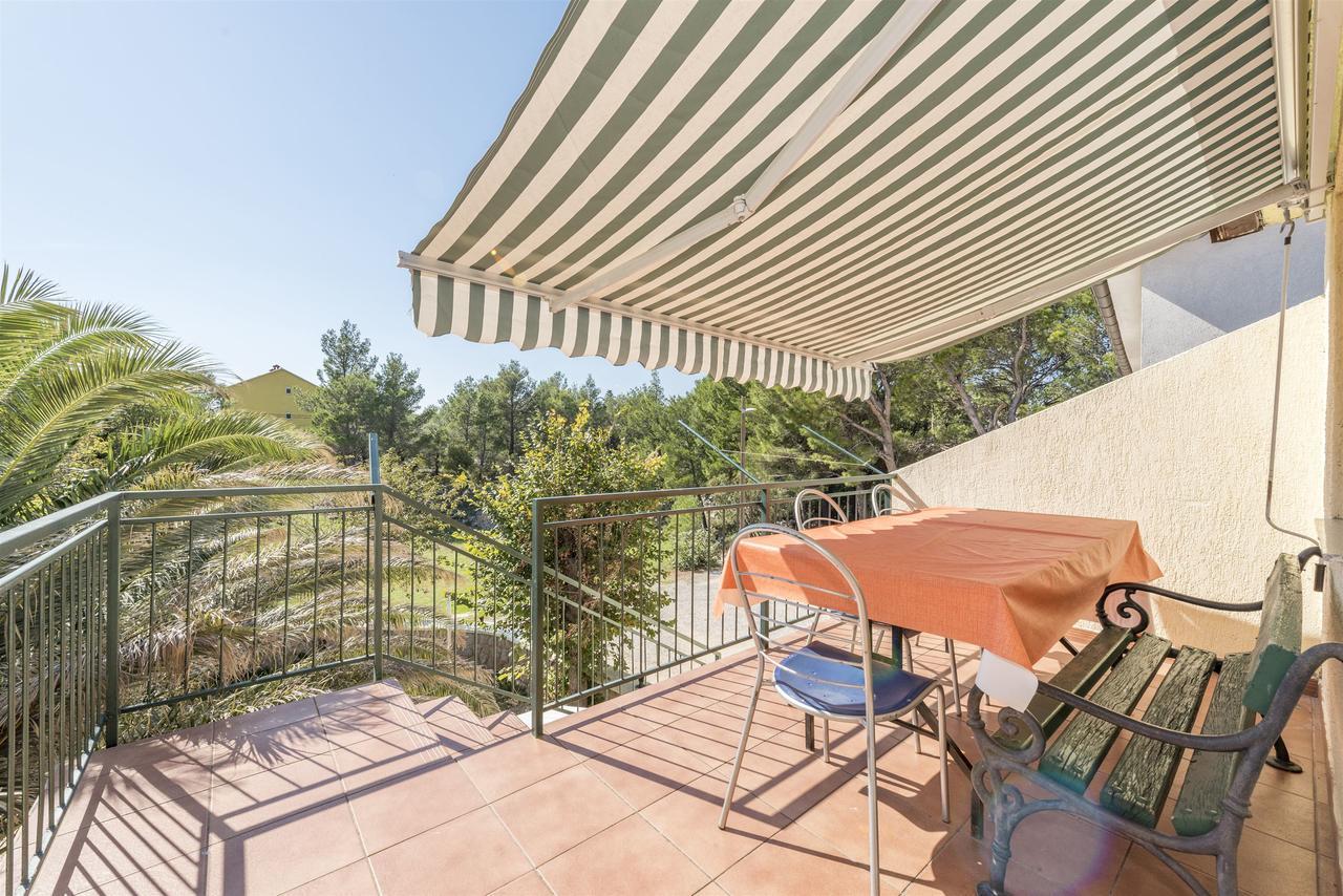 Apartments And Rooms Dragica Starigrad Paklenica Bagian luar foto