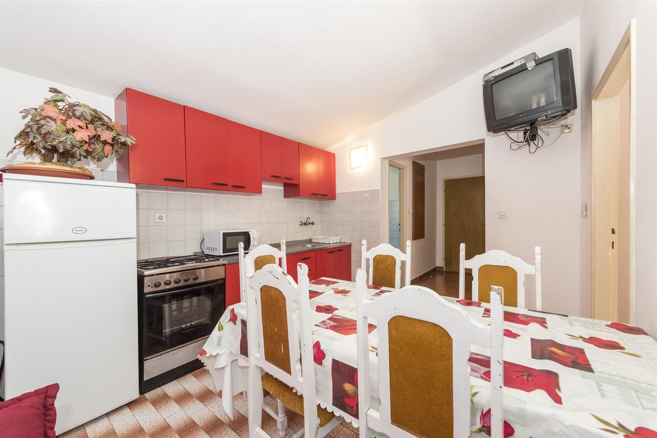 Apartments And Rooms Dragica Starigrad Paklenica Bagian luar foto