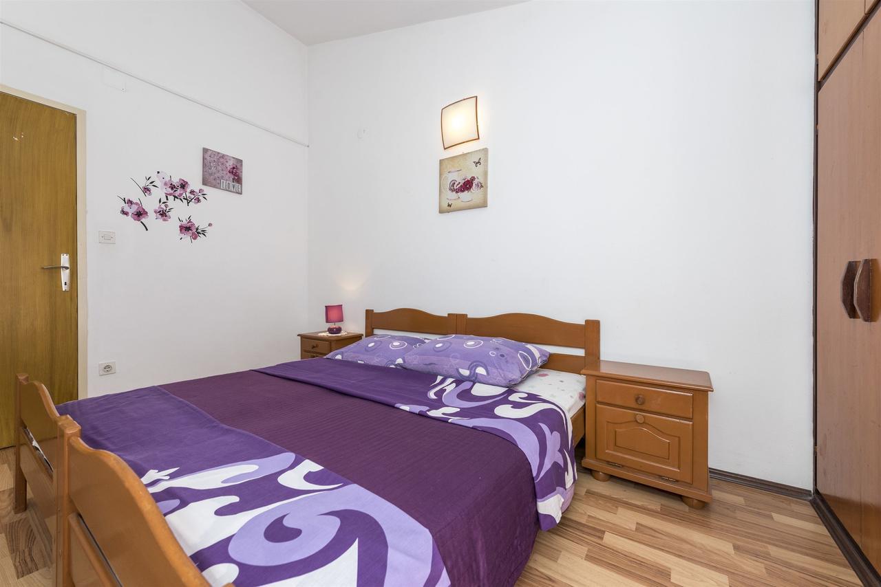 Apartments And Rooms Dragica Starigrad Paklenica Bagian luar foto