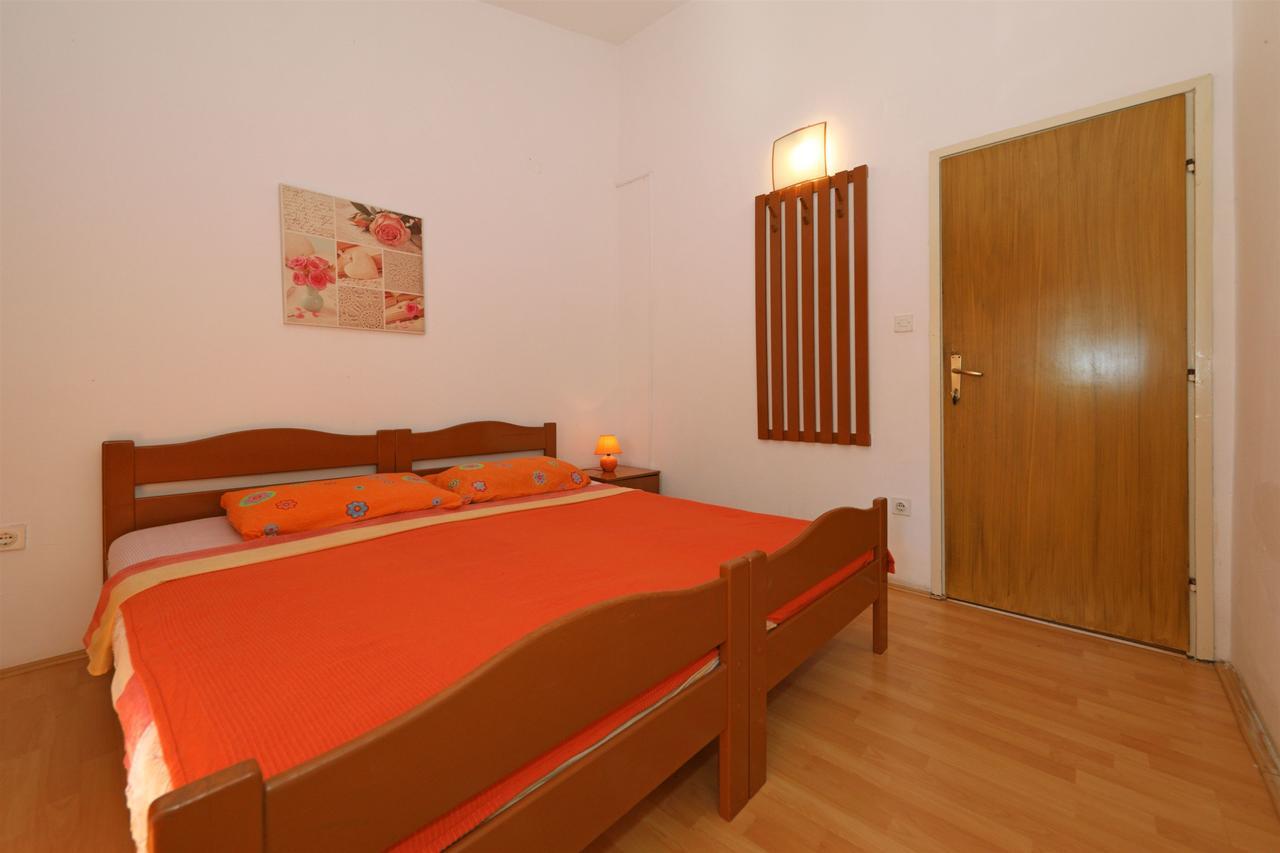 Apartments And Rooms Dragica Starigrad Paklenica Bagian luar foto